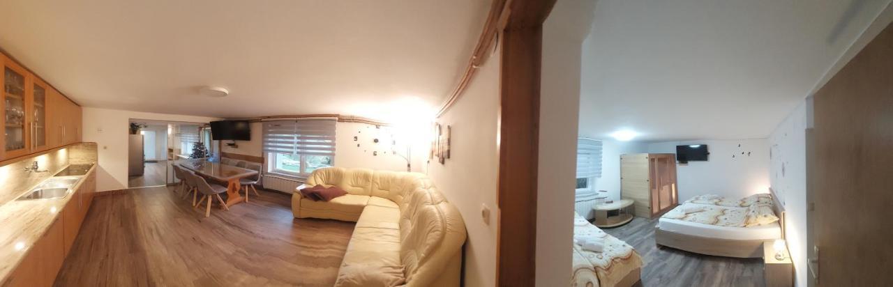 Apartma Na Ravnicah 采尔克诺 外观 照片