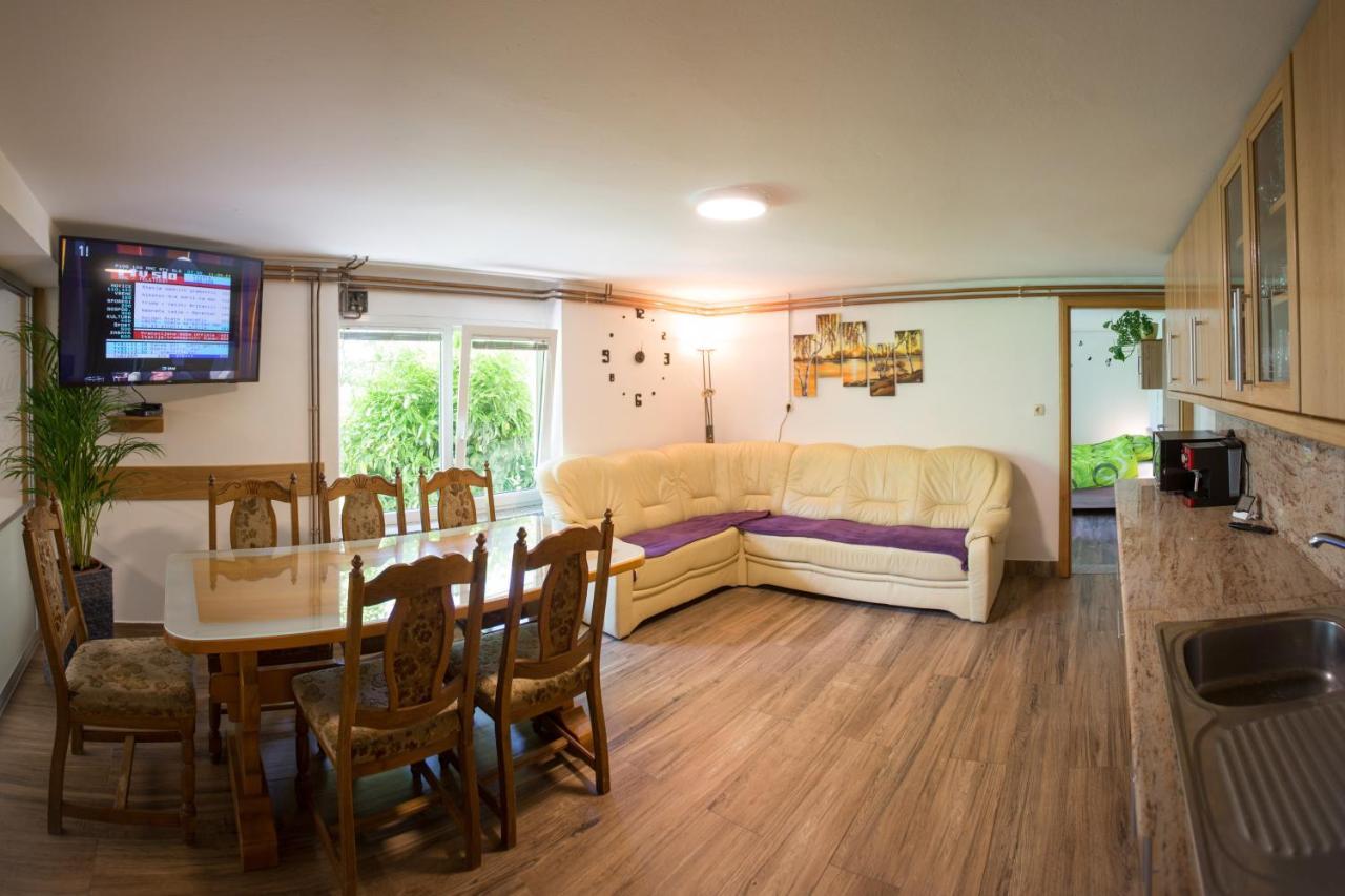 Apartma Na Ravnicah 采尔克诺 外观 照片